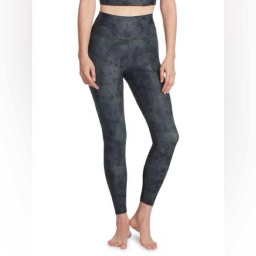 SAGE COLLECTIVE High-Rise Camo Splatter Leggings